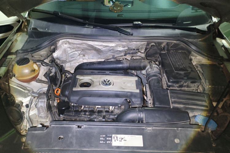 Used Volkswagen Tiguan 2010 2.0 TSI Automatic All-Wheel Drive Flagship Navigation Edition Engine Bay