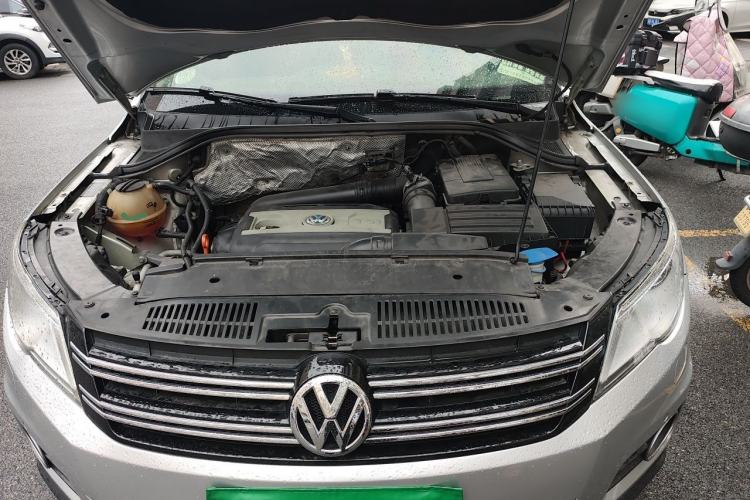 Used Volkswagen Tiguan 2010 2.0 TSI Automatic All-Wheel Drive Flagship Edition Engine Bay