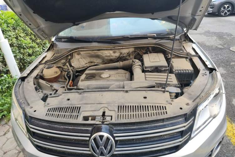 Used Volkswagen Tiguan 2010 1.8TSI Automatic All-Wheel-Drive Elite Edition Engine Bay