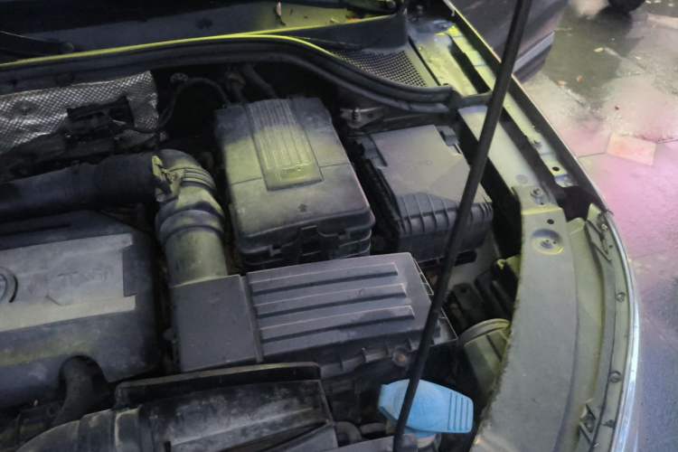 Used Volkswagen Tiguan 2010 1.8TSI Automatic All-Wheel-Drive Elite Edition Engine Bay Left