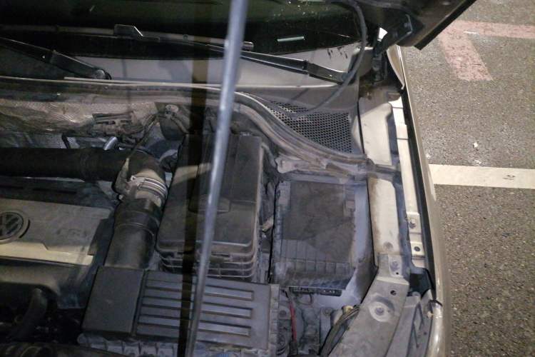 Used Volkswagen Tiguan 2010 2.0 TSI Automatic All-Wheel-Drive Elite Edition Engine Bay Left