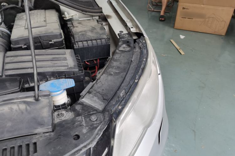 Used Volkswagen Tiguan 2010 2.0 TSI Automatic All-Wheel Drive Flagship Navigation Edition Engine Bay Left