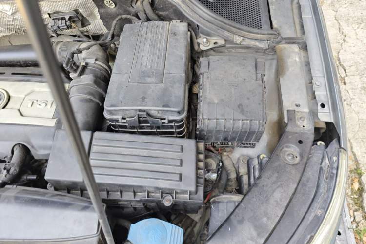 Used Volkswagen Tiguan 2010 1.8TSI Automatic All-Wheel-Drive Elite Edition Engine Bay Left