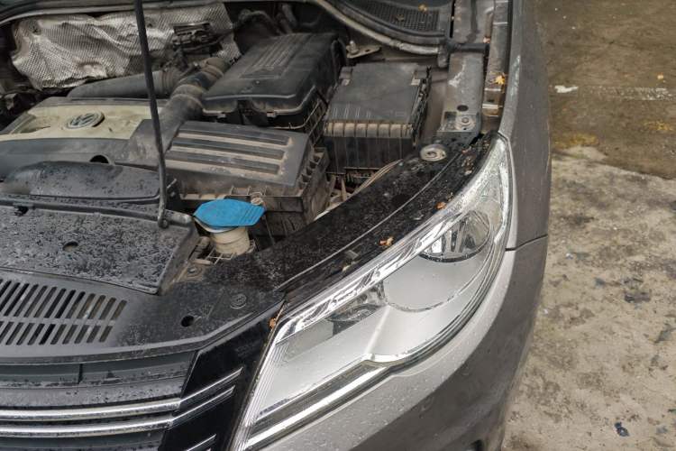Used Volkswagen Tiguan 2010 1.8TSI Automatic All-Wheel-Drive Elite Edition Engine Bay Left