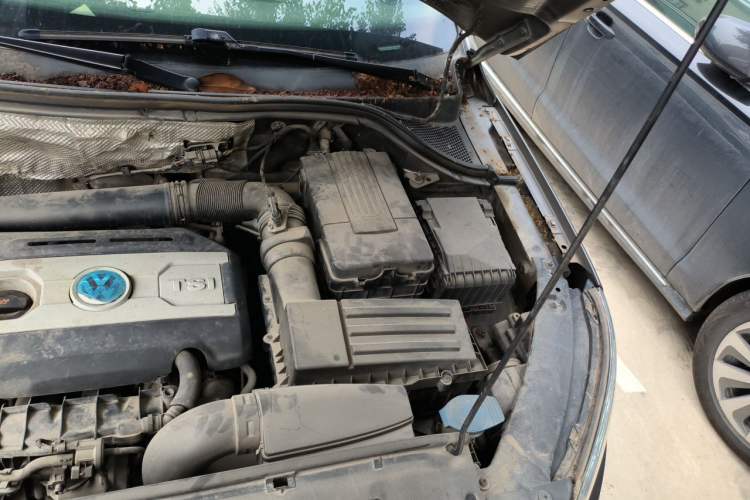 Used Volkswagen Tiguan 2010 1.8 TSI Manual Two-Wheel Drive Urban Edition Engine Bay Left