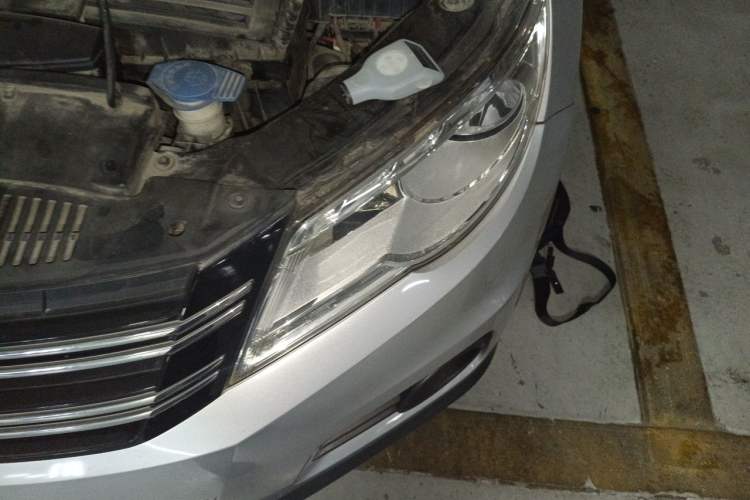 Used Volkswagen Tiguan 2010 1.8 TSI Automatic Two-Wheel Drive Trend Edition Engine Bay Left