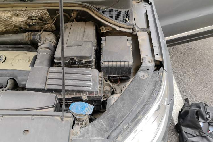 Used Volkswagen Tiguan 2010 1.8TSI Automatic All-Wheel-Drive Elite Edition Engine Bay Left