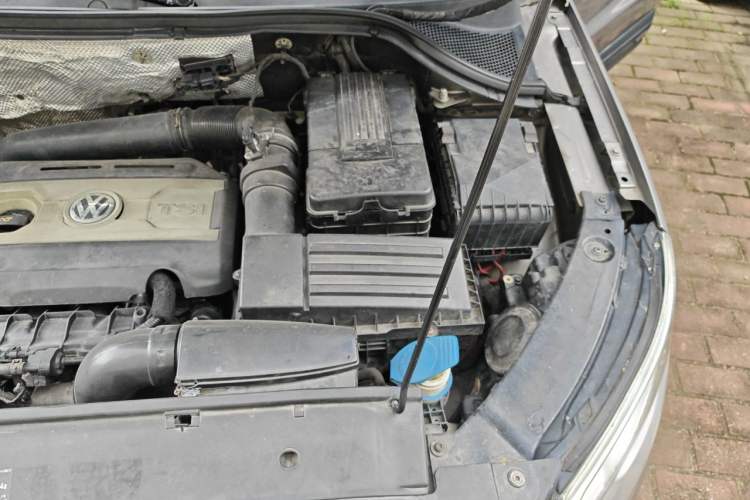 Used Volkswagen Tiguan 2010 2.0 TSI Automatic All-Wheel Drive Flagship Edition Engine Bay Left