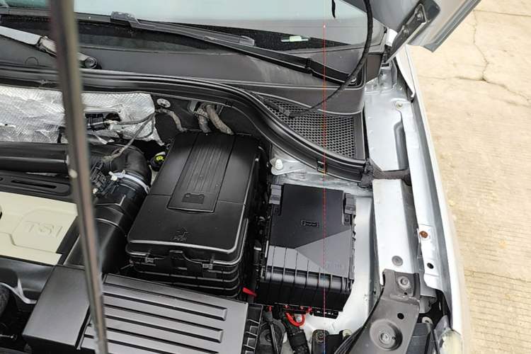 Used Volkswagen Tiguan 2010 1.8 TSI Automatic Two-Wheel Drive Trend Edition Engine Bay Left