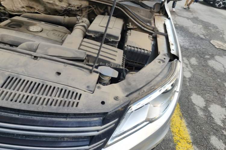 Used Volkswagen Tiguan 2010 1.8TSI Automatic All-Wheel-Drive Elite Edition Engine Bay Left
