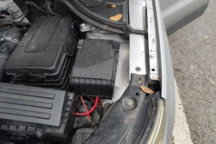 Used Volkswagen Tiguan 2010 1.8 TSI Automatic All-Wheel Drive Fashion Edition Engine Bay Left