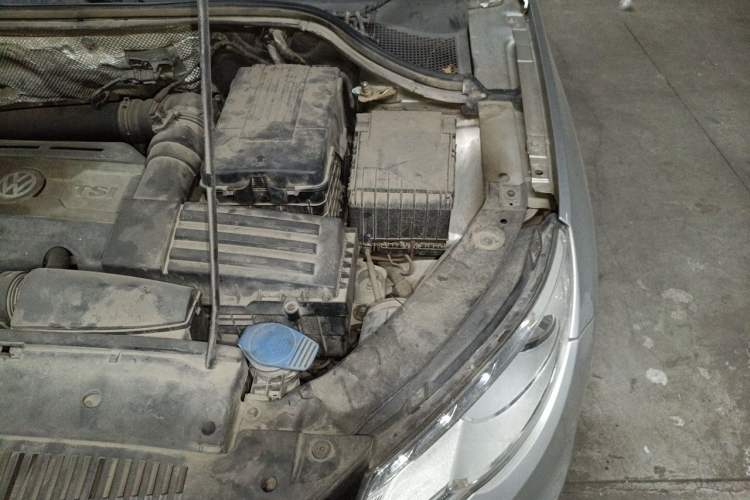 Used Volkswagen Tiguan 2010 1.8 TSI Automatic Two-Wheel Drive Trend Edition Engine Bay Left