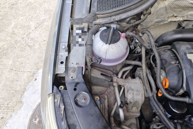 Used Volkswagen Tiguan 2010 1.8TSI Automatic All-Wheel-Drive Elite Edition Engine Bay Right