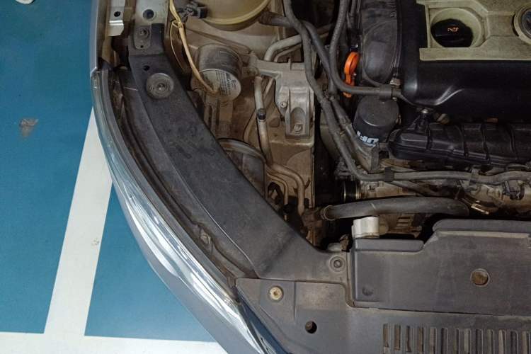 Used Volkswagen Tiguan 2010 1.8 TSI Automatic Two-Wheel Drive Trend Edition Engine Bay Right