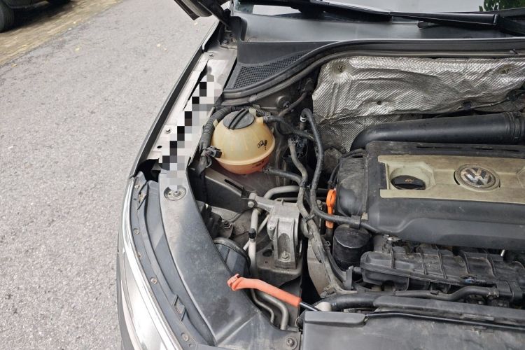 Used Volkswagen Tiguan 2010 2.0 TSI Automatic All-Wheel-Drive Elite Edition Engine Bay Right