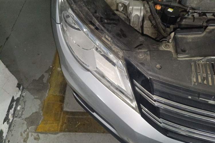 Used Volkswagen Tiguan 2010 1.8 TSI Automatic Two-Wheel Drive Trend Edition Engine Bay Right