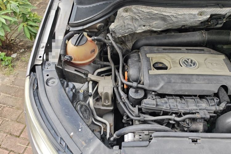 Used Volkswagen Tiguan 2010 2.0 TSI Automatic All-Wheel Drive Flagship Edition Engine Bay Right