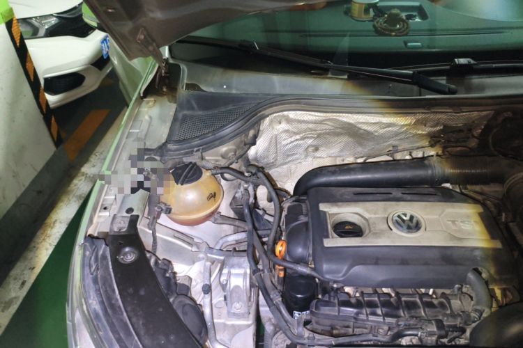 Used Volkswagen Tiguan 2010 2.0 TSI Automatic All-Wheel Drive Flagship Navigation Edition Engine Bay Right