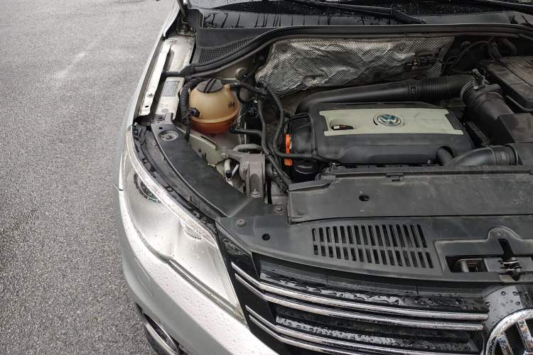 Used Volkswagen Tiguan 2010 2.0 TSI Automatic All-Wheel Drive Flagship Edition Engine Bay Right
