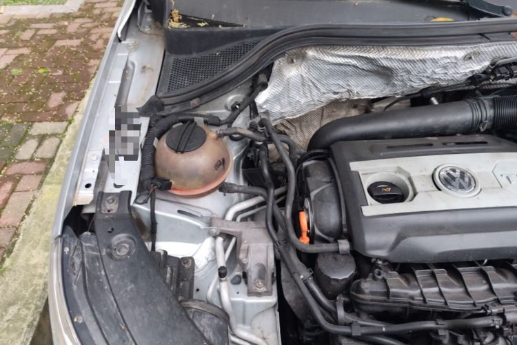 Used Volkswagen Tiguan 2010 1.8 TSI Automatic All-Wheel Drive Fashion Edition Engine Bay Right