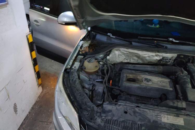 Used Volkswagen Tiguan 2010 1.8 TSI Automatic Two-Wheel Drive Trend Edition Engine Bay Right