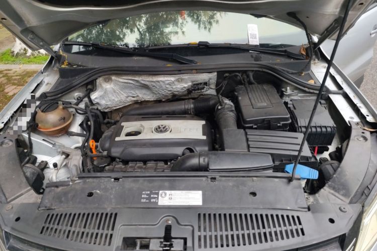 Used Volkswagen Tiguan 2010 1.8 TSI Automatic All-Wheel Drive Fashion Edition Engine Bay