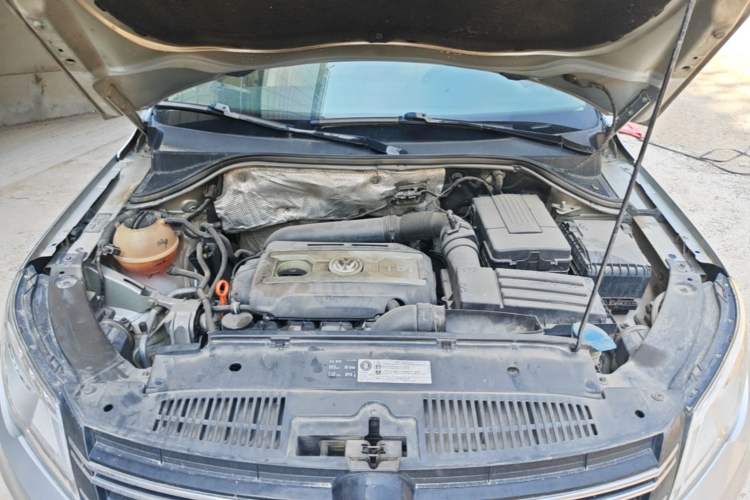 Used Volkswagen Tiguan 2010 2.0 TSI Automatic All-Wheel-Drive Elite Edition Engine Bay