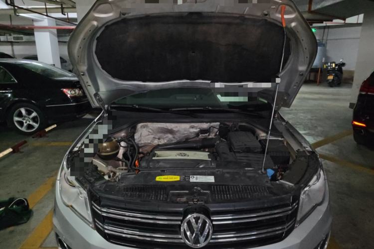 Used Volkswagen Tiguan 2010 2.0 TSI Automatic All-Wheel Drive Flagship Edition Engine Bay