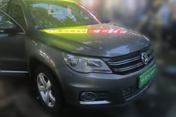 Used Volkswagen Tiguan 2010 1.8TSI Automatic All-Wheel-Drive Elite Edition Front Right 45 Deg