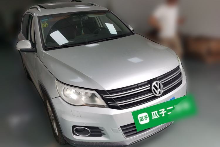 Used Volkswagen Tiguan 2010 2.0 TSI Automatic All-Wheel Drive Flagship Navigation Edition Front Right 45 Deg