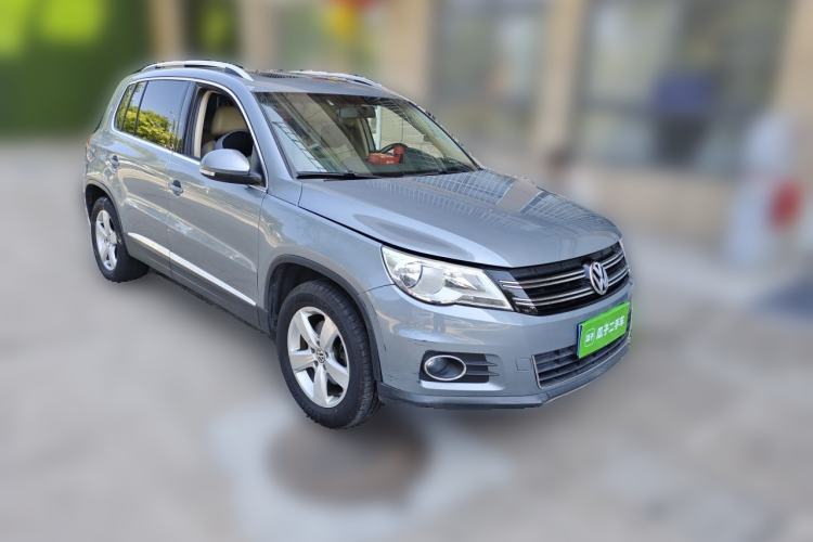 Used Volkswagen Tiguan 2010 1.8TSI Automatic All-Wheel-Drive Elite Edition Front Right 45 Deg