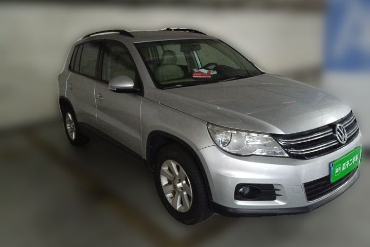 Used Volkswagen Tiguan 2010 1.8 TSI Automatic Two-Wheel Drive Trend Edition Front Right 45 Deg