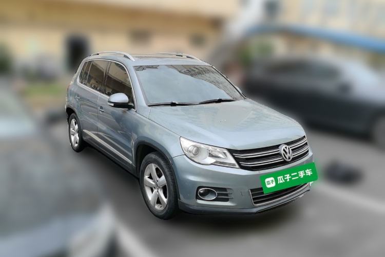 Used Volkswagen Tiguan 2010 1.8TSI Automatic All-Wheel-Drive Elite Edition Front Right 45 Deg