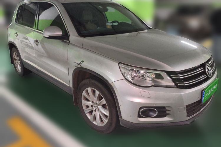 Used Volkswagen Tiguan 2010 2.0 TSI Automatic All-Wheel Drive Flagship Navigation Edition Front Right 45 Deg