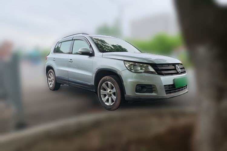 Used Volkswagen Tiguan 2010 1.8 TSI Automatic Two-Wheel Drive Trend Edition Front Right 45 Deg