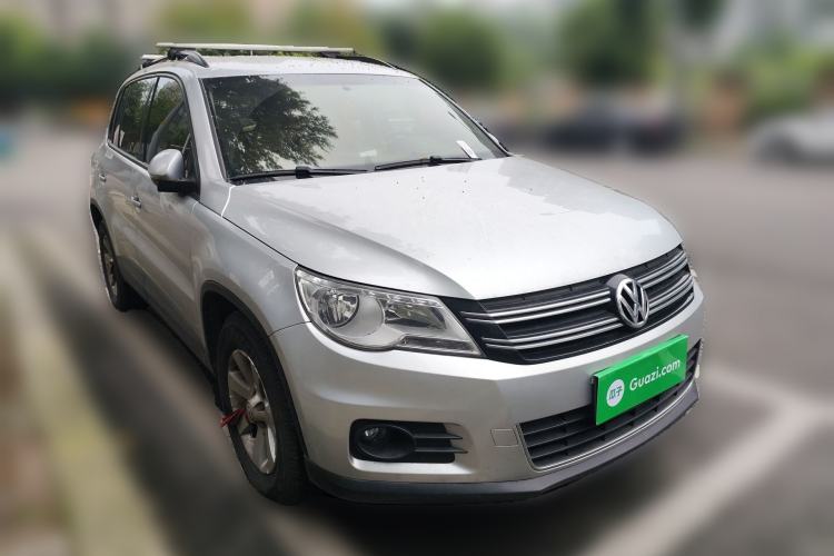 Used Volkswagen Tiguan 2010 1.8 TSI Automatic All-Wheel Drive Fashion Edition Front Right 45 Deg