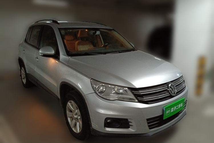 Used Volkswagen Tiguan 2010 1.8 TSI Automatic Two-Wheel Drive Trend Edition Front Right 45 Deg