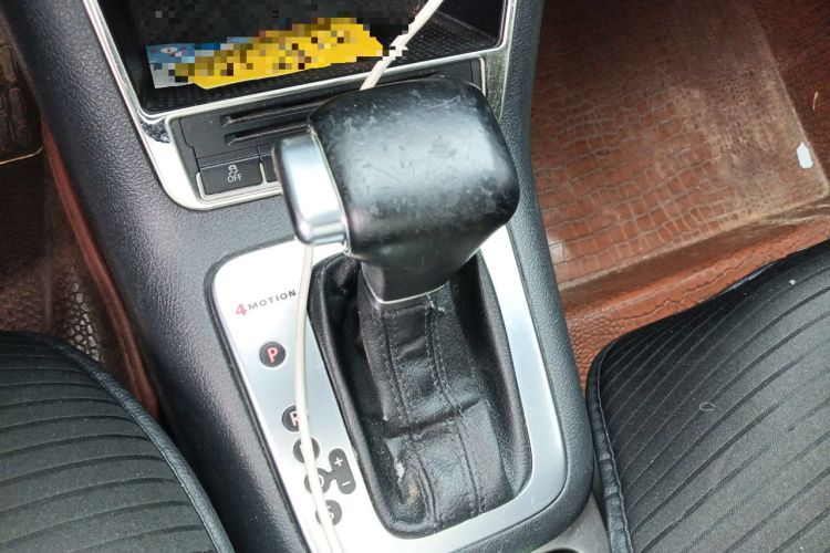 Used Volkswagen Tiguan 2010 1.8TSI Automatic All-Wheel-Drive Elite Edition Gear Lever