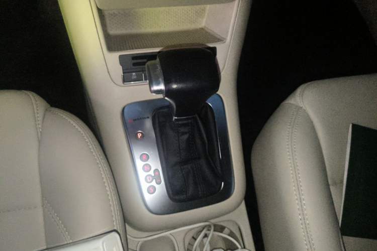 Used Volkswagen Tiguan 2010 1.8TSI Automatic All-Wheel-Drive Elite Edition Gear Lever