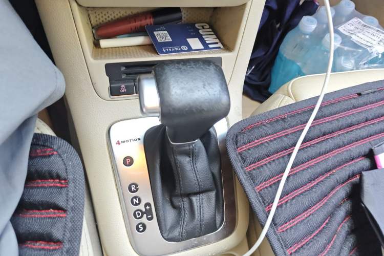 Used Volkswagen Tiguan 2010 1.8TSI Automatic All-Wheel-Drive Elite Edition Gear Lever