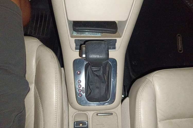 Used Volkswagen Tiguan 2010 1.8 TSI Automatic Two-Wheel Drive Trend Edition Gear Lever