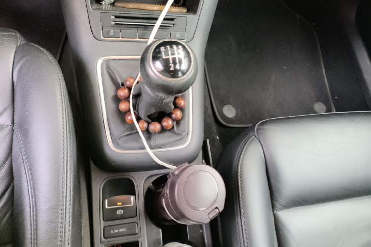 Used Volkswagen Tiguan 2010 1.8 TSI Manual Two-Wheel Drive Urban Edition Gear Lever