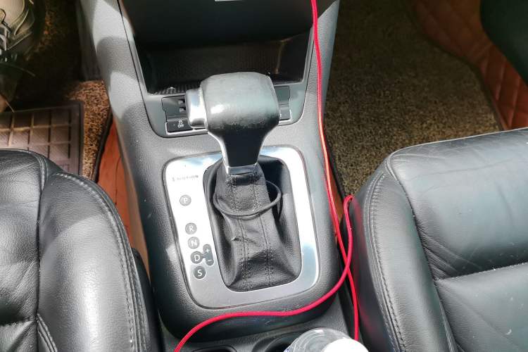 Used Volkswagen Tiguan 2010 1.8TSI Automatic All-Wheel-Drive Elite Edition Gear Lever