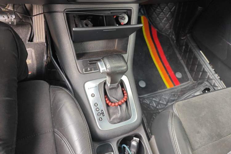 Used Volkswagen Tiguan 2010 2.0 TSI Automatic All-Wheel Drive Flagship Edition Gear Lever