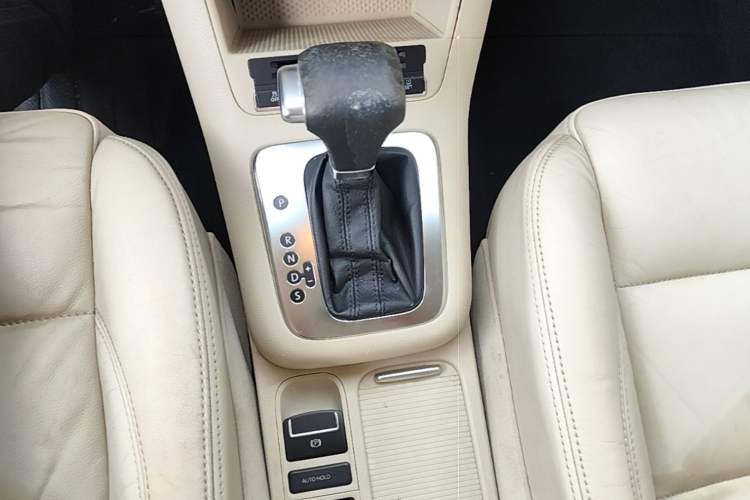 Used Volkswagen Tiguan 2010 1.8 TSI Automatic Two-Wheel Drive Trend Edition Gear Lever
