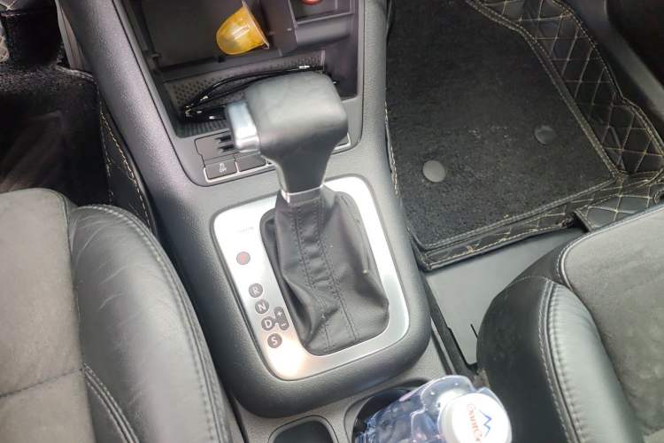 Used Volkswagen Tiguan 2010 2.0 TSI Automatic All-Wheel Drive Flagship Edition Gear Lever