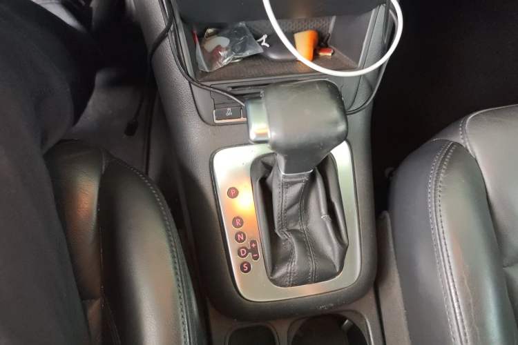 Used Volkswagen Tiguan 2010 1.8 TSI Automatic Two-Wheel Drive Trend Edition Gear Lever
