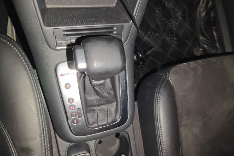 Used Volkswagen Tiguan 2010 2.0 TSI Automatic All-Wheel Drive Flagship Edition Gear Lever