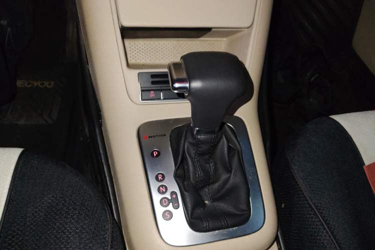 Used Volkswagen Tiguan 2010 1.8 TSI Automatic Two-Wheel Drive Trend Edition Gear Lever