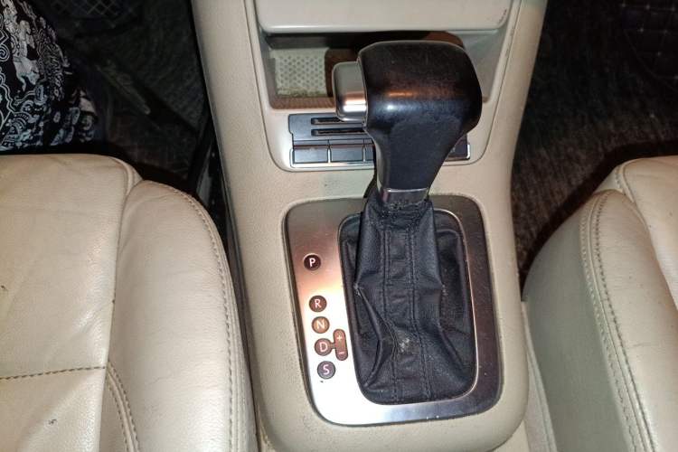 Used Volkswagen Tiguan 2010 1.8 TSI Automatic Two-Wheel Drive Trend Edition Gear Lever